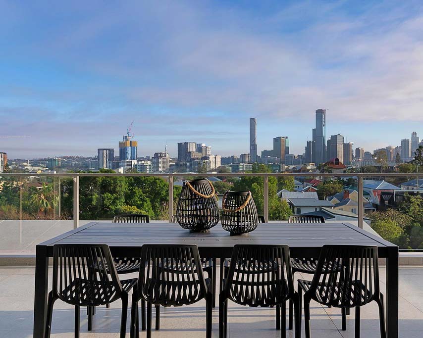 Outdoor dining with views of Brisbane City